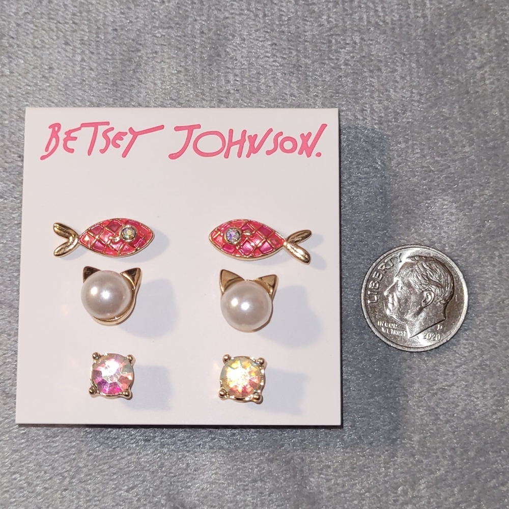 Betsey Johnson 3-pair earring set. - Picture 6 of 15